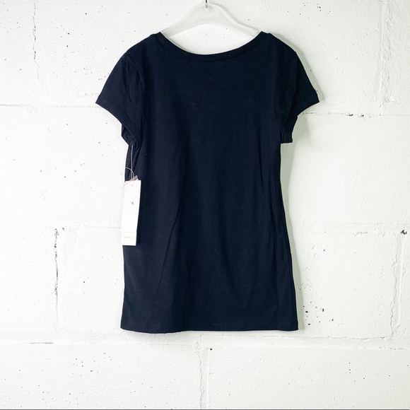 NWT Guess t-shirt - Picture 2 of 4